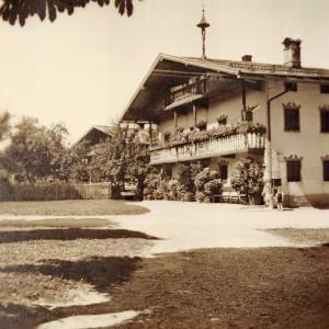 *Unterer Metzger*, Geburtshaus von Johann Gollner 1869, Therese Mölk-Gollner, 1867 von Maria Esterhammer-Gollner