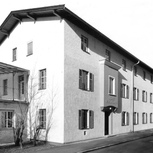 Ca. 1908 *Pfründnerhaus*, später auch Vereinshaus, in der Spitalsgasse, heute Fritz-Atzl-Straße