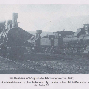 Heizhaus Wörgl um 1900, links Lok vom Typ kkStB 28, re. Lok der kkStB-Reihe 73