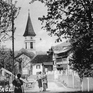 ca. 1940, Brixentaler Straße, damals Schulgasse, re. geht die Jahn Straße ab, heute Unterguggenberger Straße