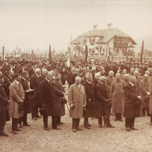 Feldmesse am Sportplatz, v. Landeshauptmann Stumpf, Brigadier General Stey, Bruder willram, dahinter Schützenkompagnie Kufstein