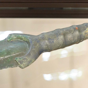 Bronzeschwert der Urnenfelderzeit um 1200 vor Christ. Es gehörte zu einem beim Straßenbau zerstörten Grab
