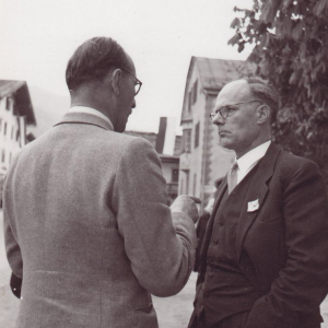 Im Gespräch mit dem Schweizer Nationalrat Werner Schmid (rechts)