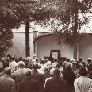 Gedenkfeier für Michael Unterguggenberger im Rahmen des 3. Int. Freiwirtschaftlichen Kongresses 1951 in Wörgl am Grab