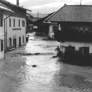 Hochwasser 20.06.1946, Friedhofstraße, Oberer Metzger, Adamweber, l. Sattlermeister Strobl