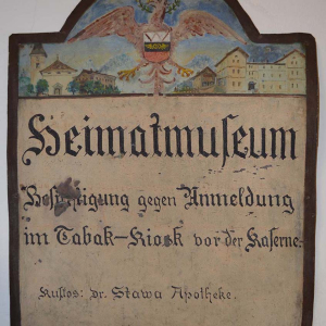 Hinweistafel aus Eisen, gut erhalten, Kustos Dr. Stawa Apotheke, gemalt von Mathias Widmann