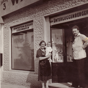 Rosa Unterguggenberger mit Silvio am Arm und der amerikanische Dichter Ezra Pound