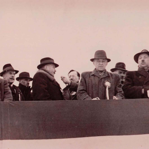 1945, mit Vizebürgermeister Lenk rechts